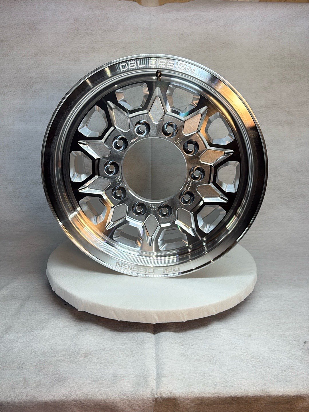 1-Piece sprocket style forged aluminum wheel