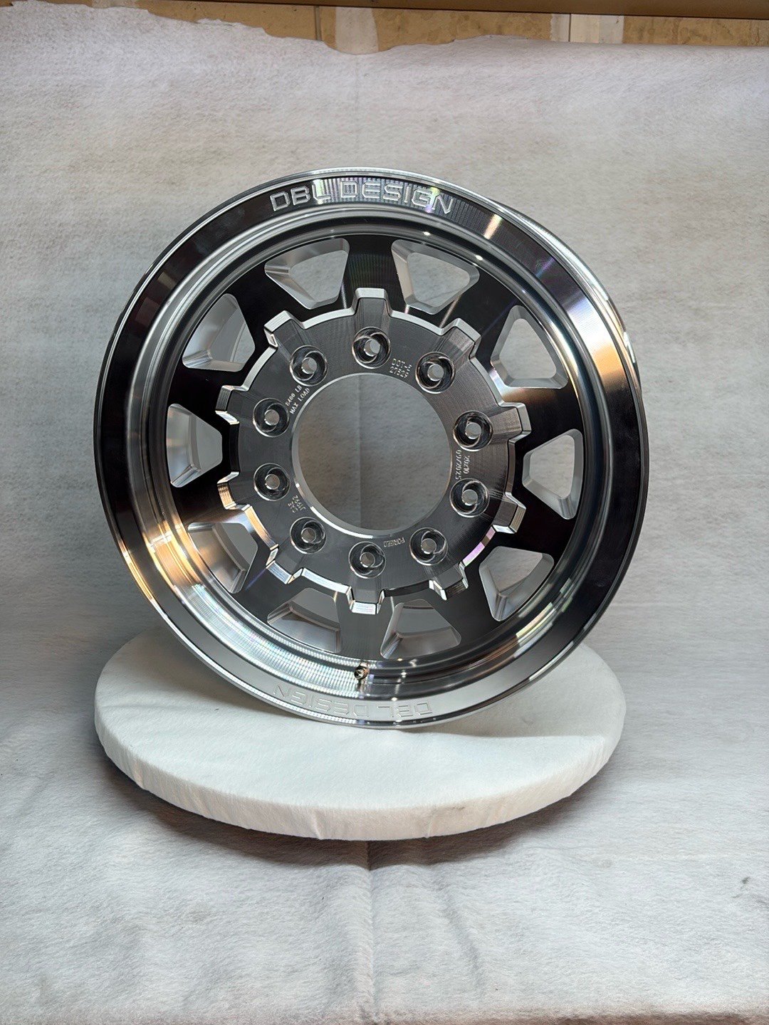 1-Piece gear style forged aluminum wheel