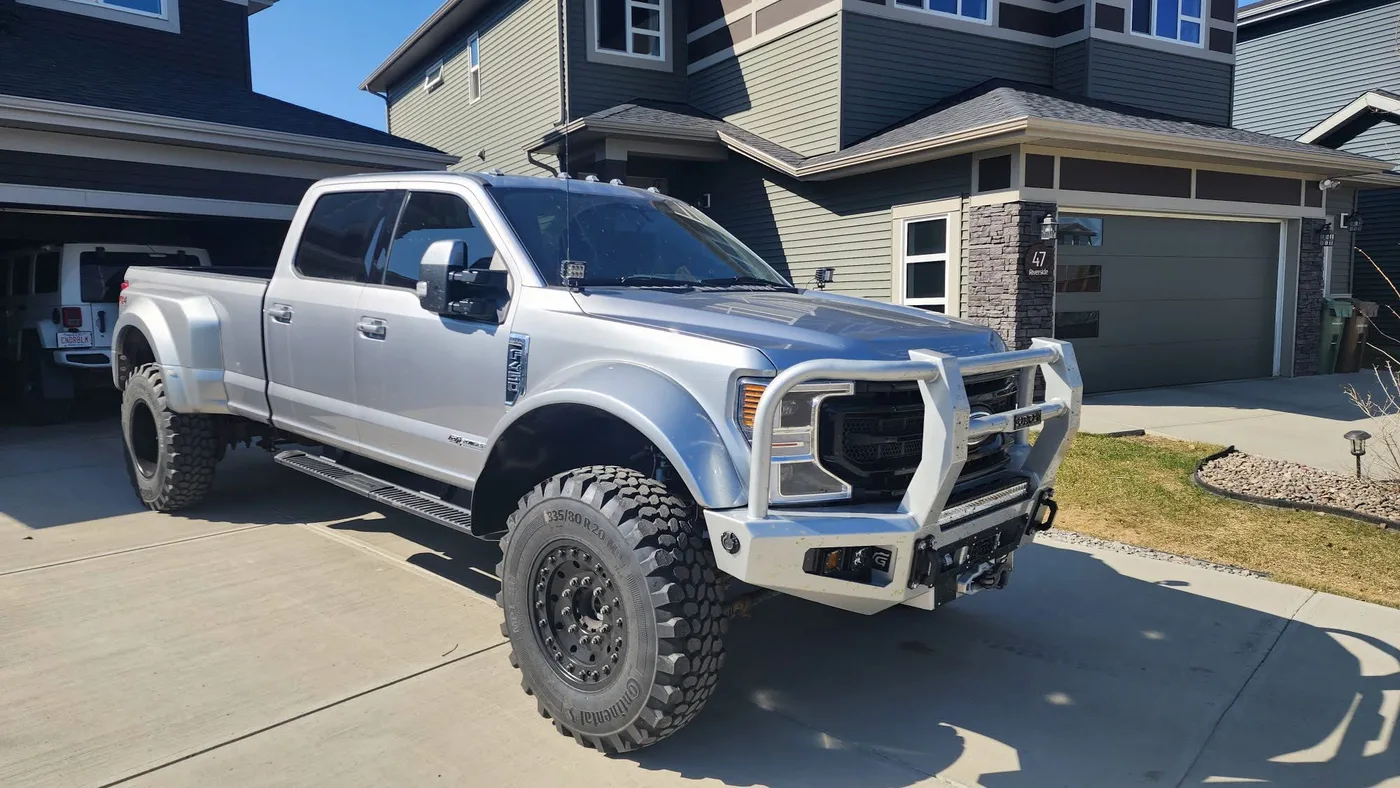 F-450 with color-matched severe duty bumper and grille guard